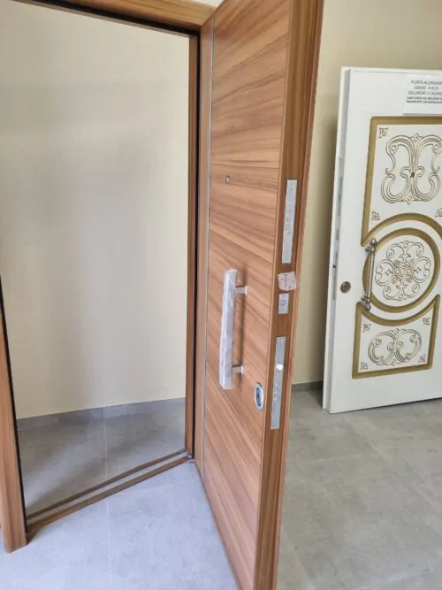 perfumes, PUERTA ACORAZADA REF – 0006, Tienda de puertas acorazadas